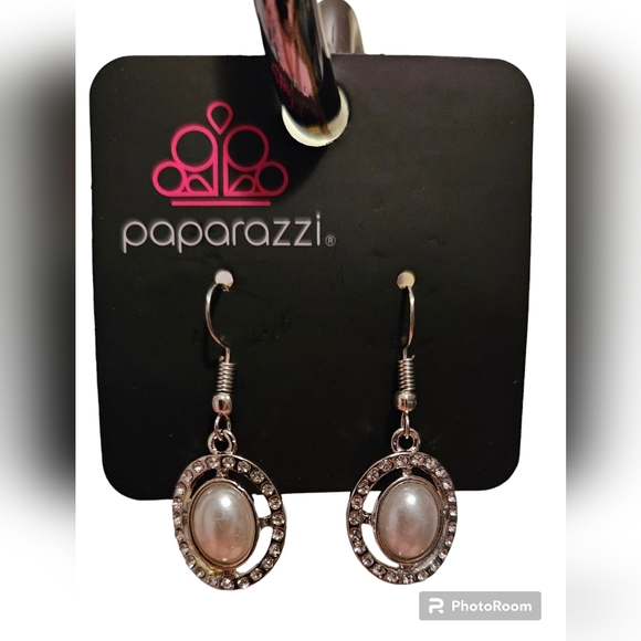 Paparazzi  Fabulously Fairytale  Earrings - Picture 1 of 3